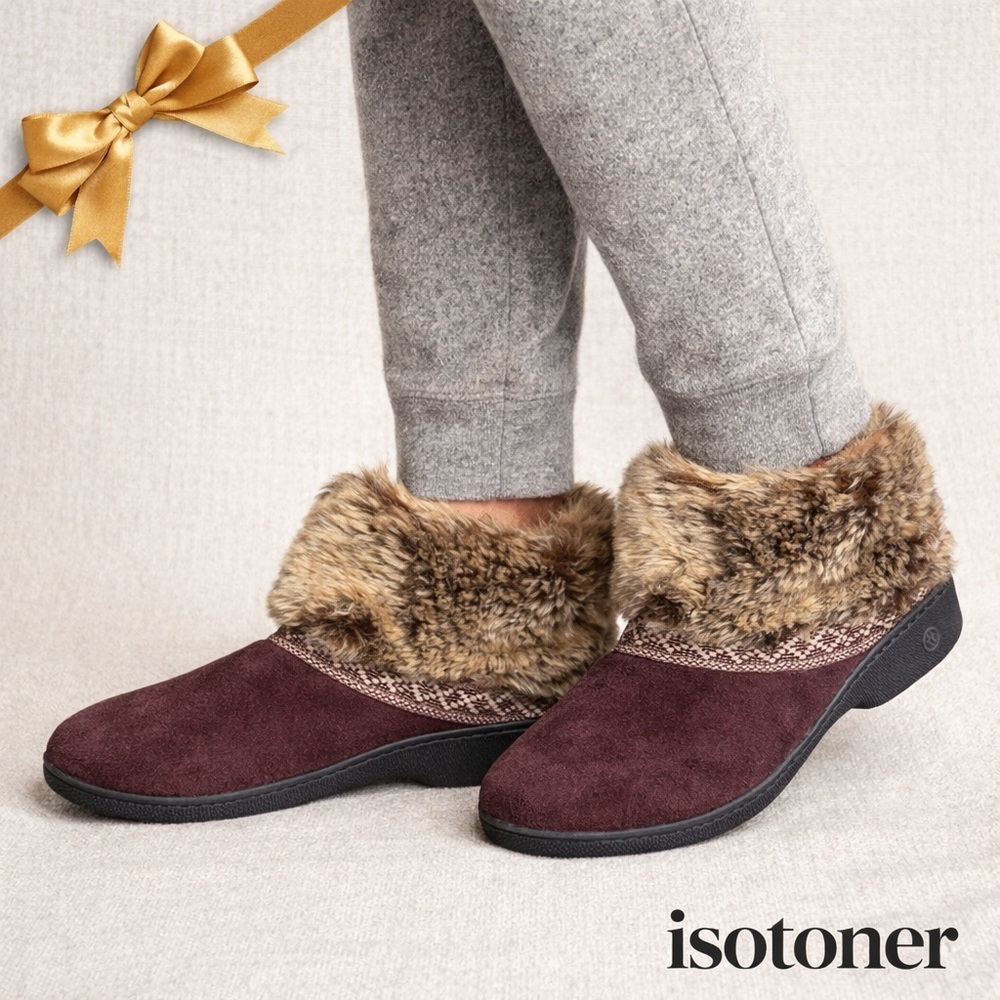 Isotoner Faux Fur Lined Burgundy Suede Slippers Indoor Outdoor. 8.5-9